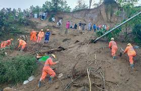 हिमाचलमा भीषण भूस्खलन, बसमा ठोक्किँदा १५ जनाको निधन