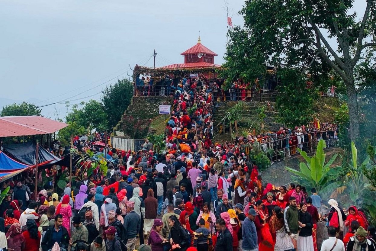 थानीमाईमा फूलको डोली चढाएमा मनको इच्छा पूरा हुने धार्मिक विश्वास