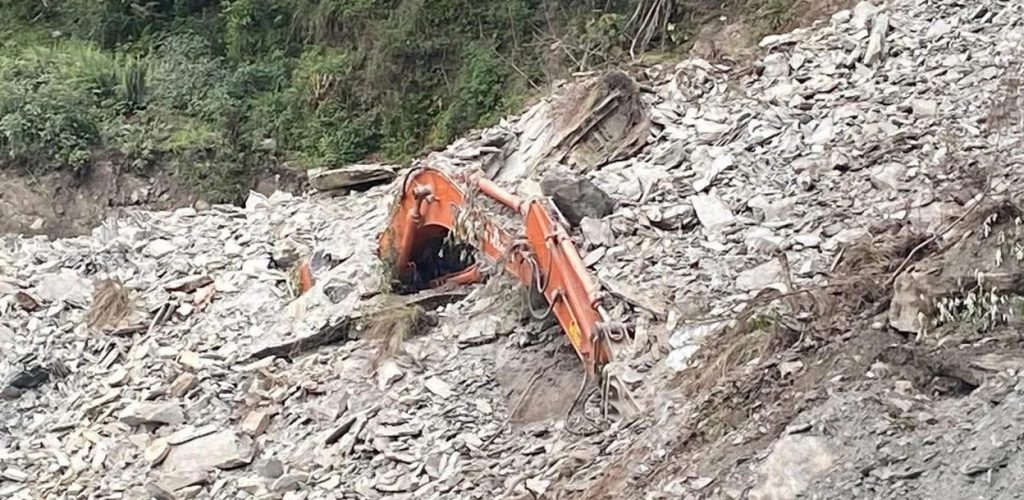 पहिरोले डोजर पुर्दा चालकको मृत्यु