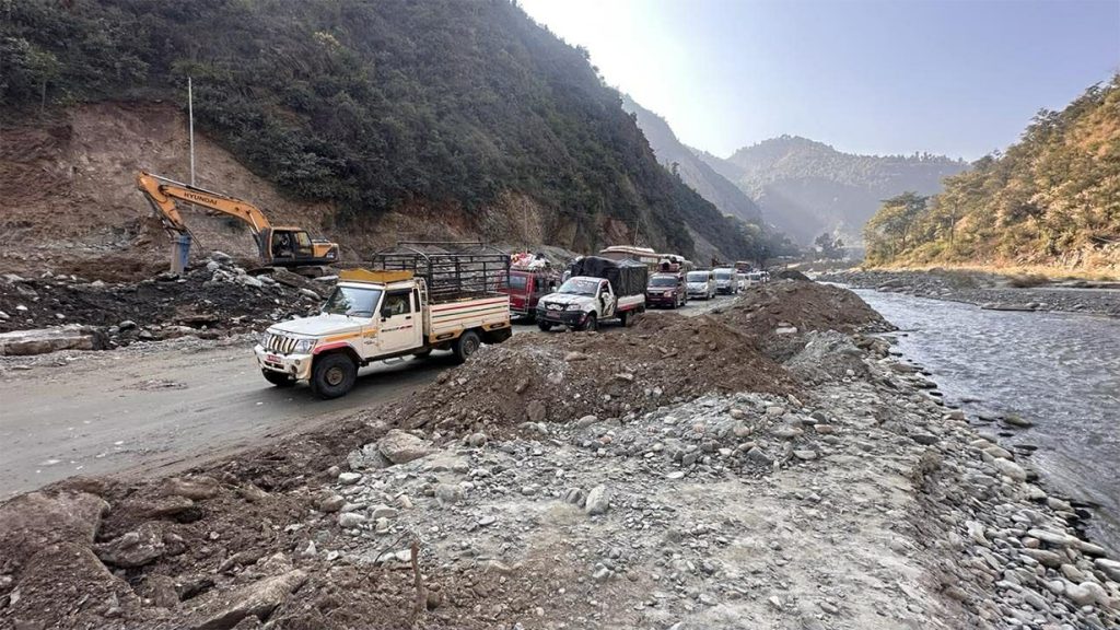 बिपी राजमार्गः रातको समयमा अनिश्चितकालीन बन्द थप