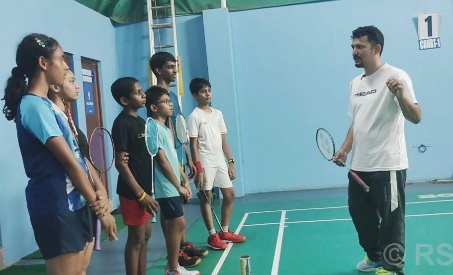 व्याडमिन्टन प्रशिक्षक ‘बिक्की’: स्वदेशमा अवसर पाएनन, भारतमा मासिक डेढ लाख कमाइ