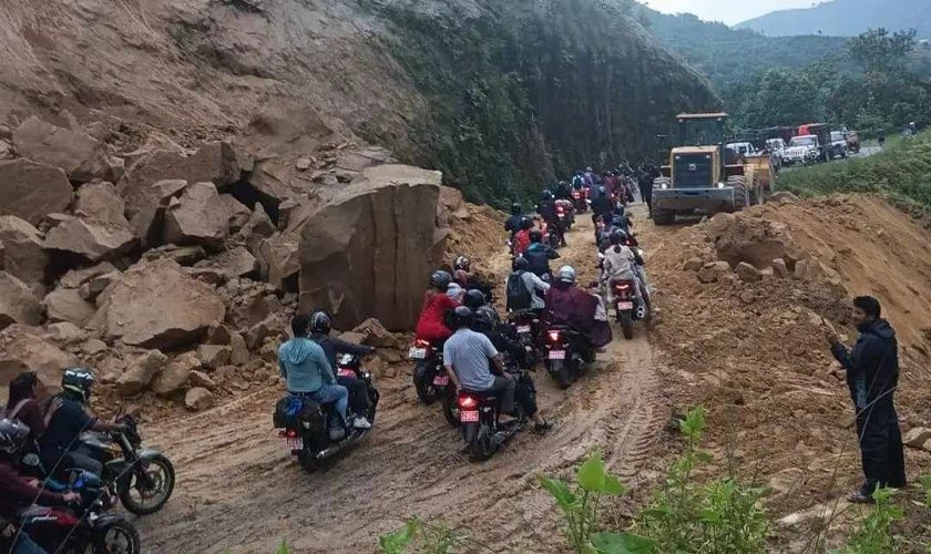 पहिराले कान्ति लोकपथ अवरुद्ध