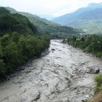 भोटेकोसी नदीमा गाडीसहित चालक बेपत्ता