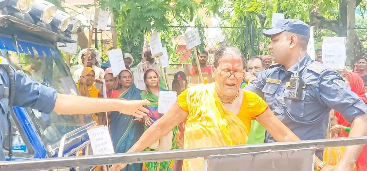 अदालत परिसरमा एक महिलाव्दारा आत्मदाहको प्रयास