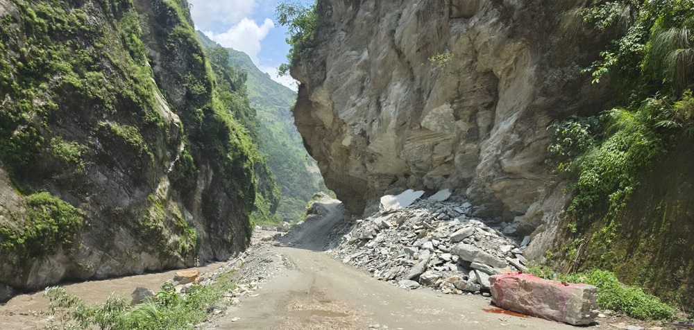 बेनी–जोमसोम र बेनी–दरबाङ सडकमा रातिमा सवारी आवागमन बन्द