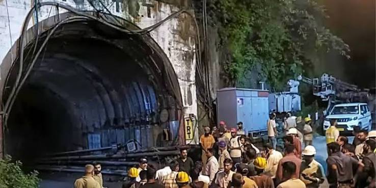सुरुङमा पहिरो खस्दा कम्तीमा सात जना कामदारको मृत्यु