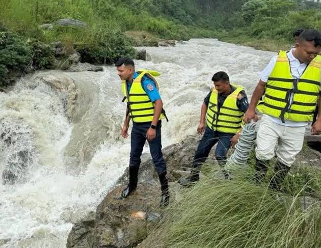 पोखराको विजयपुर खोलाले बगाएर दुई बालक बेपत्ता