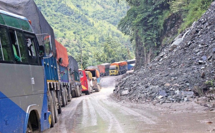 बाढी-पहिराेका कारण देशका विभिन्न राजमार्गमा यातायात प्रभावित