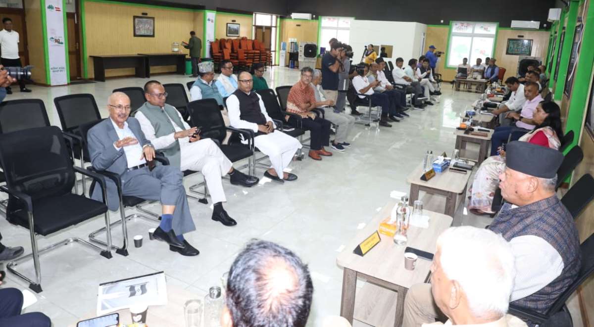 असन्तुष्ट नेताहरूलाई समेट्न गगन थापा लचिलो