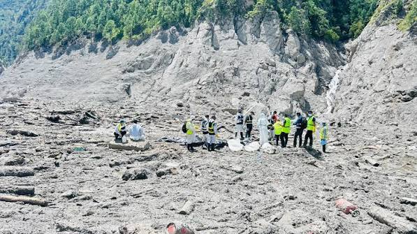 भोटेकोशी बाढीले खोसेको खुसीः सम्पर्कविहीन परिवारमा आएनन् चाडपर्व