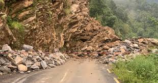भारी वर्षाका कारण कर्णाली प्रदेशका प्रमुख राजमार्ग अवरुद्ध