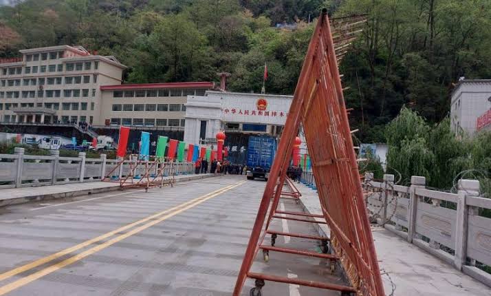चीनतर्फ अलपत्र ६७० नेपालीको तातोपानी नाकाबाट सकुशल उद्धार