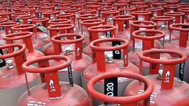 उपत्यका बाहिरबाट ‘एलपी ग्यास सिलिन्डर’ मा ‘बोटलिङ’ गर्न थालियो