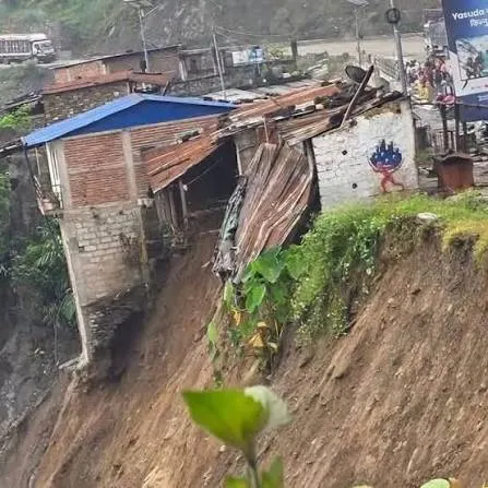 पहिरोले बेनी बजारका १२ घरमा क्षति