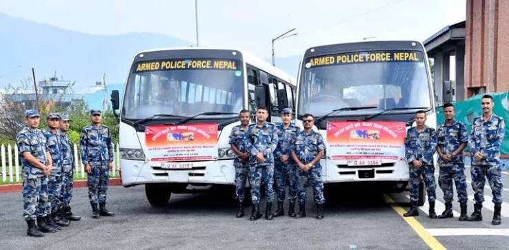 दशैँको अवसरमा नेपाल प्रहरीको निःशुल्क बससेवा