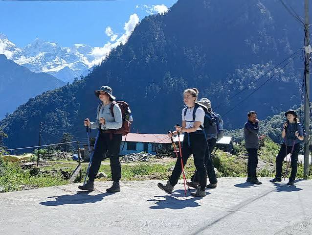 बेनी–जोमसोम सडक मर्मत गरिएपछि म्याग्दीमा पर्यटकको चहलपहल बढ्न थाल्यो
