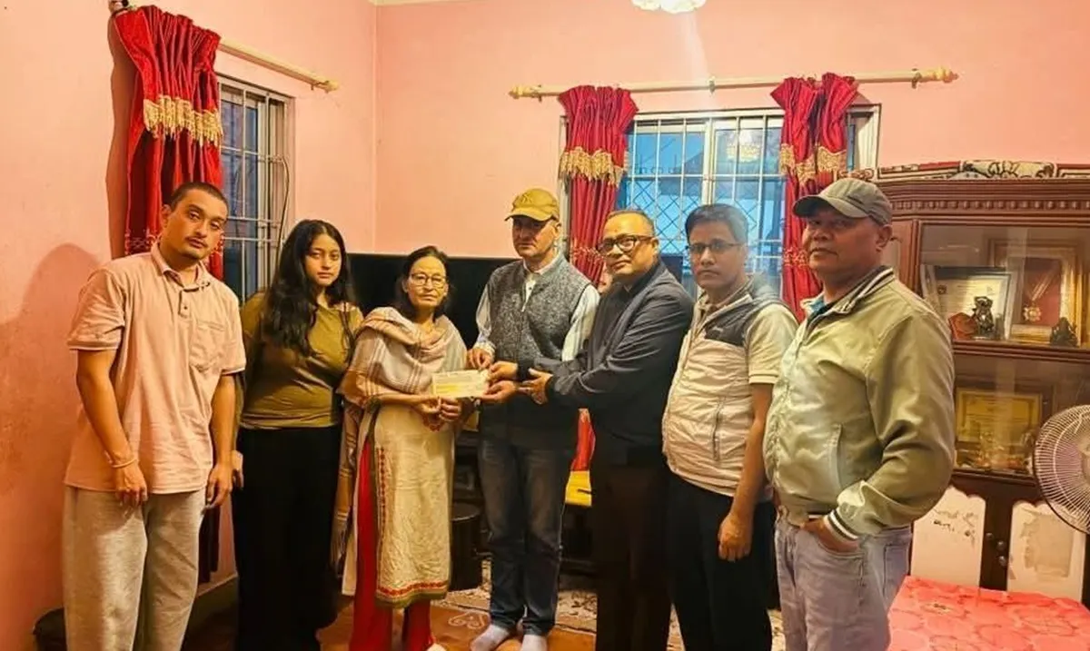 दिवङ्गत पत्रकार उपाध्यायको परिवारलाई आर्थिक सहयोग