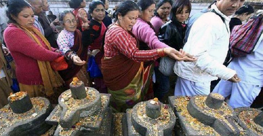 दिवंगत पितृका नाममा पशुपति क्षेत्रमा शतबीज छरियो