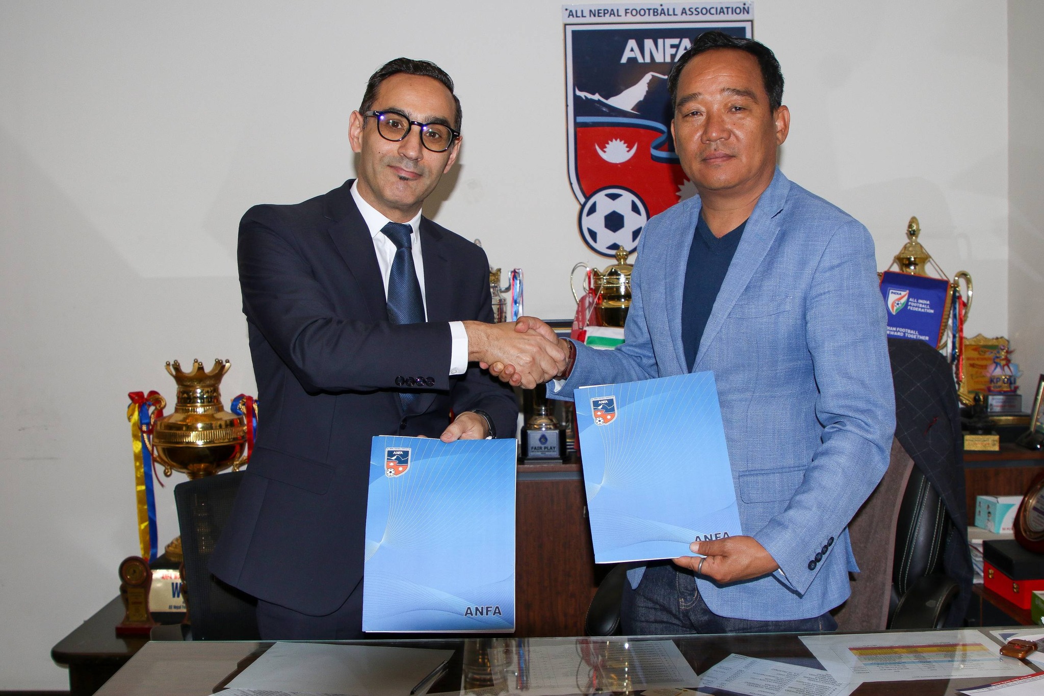 नेपाली राष्ट्रिय फुटबल टोलीको मुख्य प्रशिक्षकमा गुग्लिएलमो एरिना नियुक्त