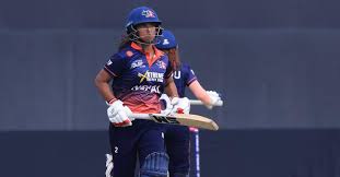 आइसिसी महिला च्यालेन्ज ट्रफीः नेपाल अमेरिकाविरुद्ध ब्याटिङ गर्दै