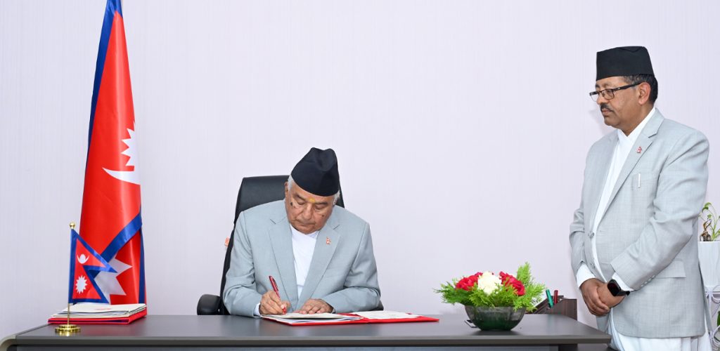 राष्ट्रपतिद्वारा संवैधानिक परिषद्सम्बन्धी अध्यादेश फिर्ता