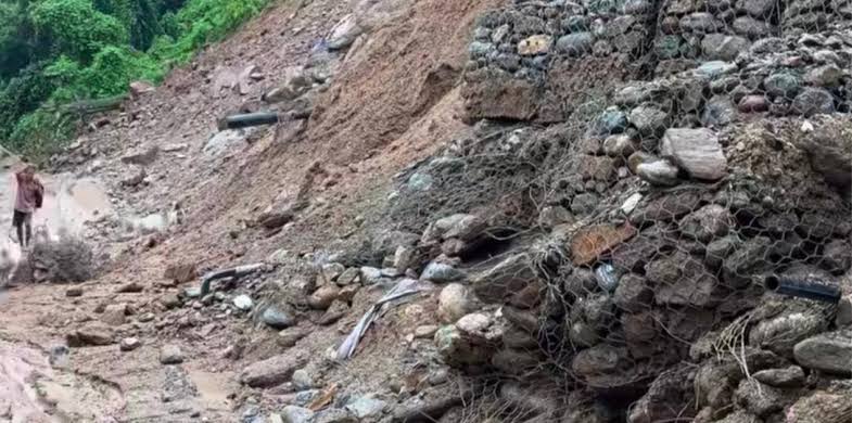 पहिरोले आठ सडक प्रभावित, बिपी र कान्तिलोकपथमा राति सवारी चलाउन नपाइने