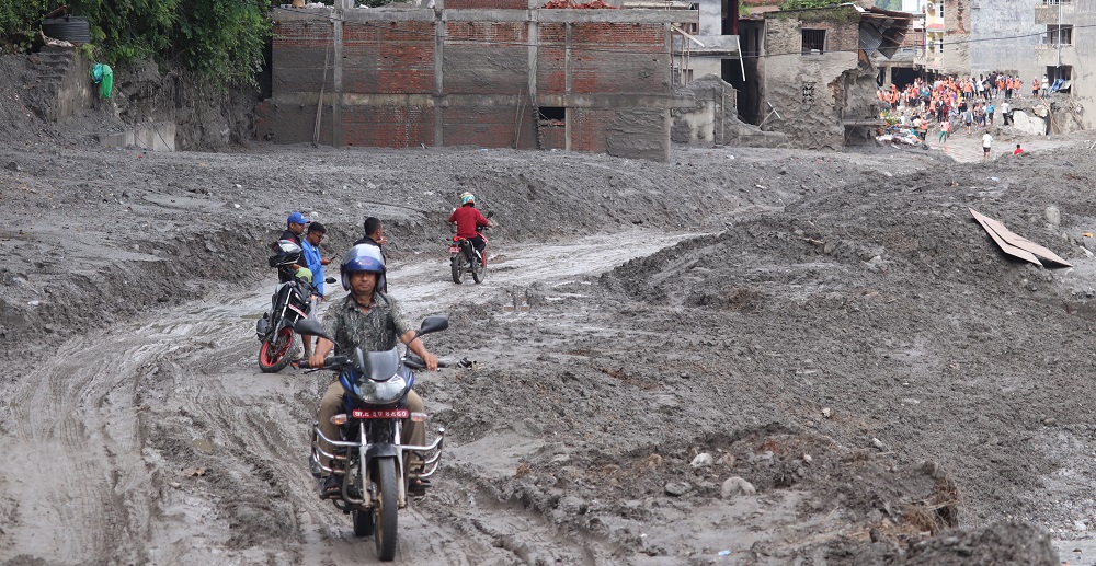 ढुङ्गेक्षेत्रमा यातायात सञ्चालन