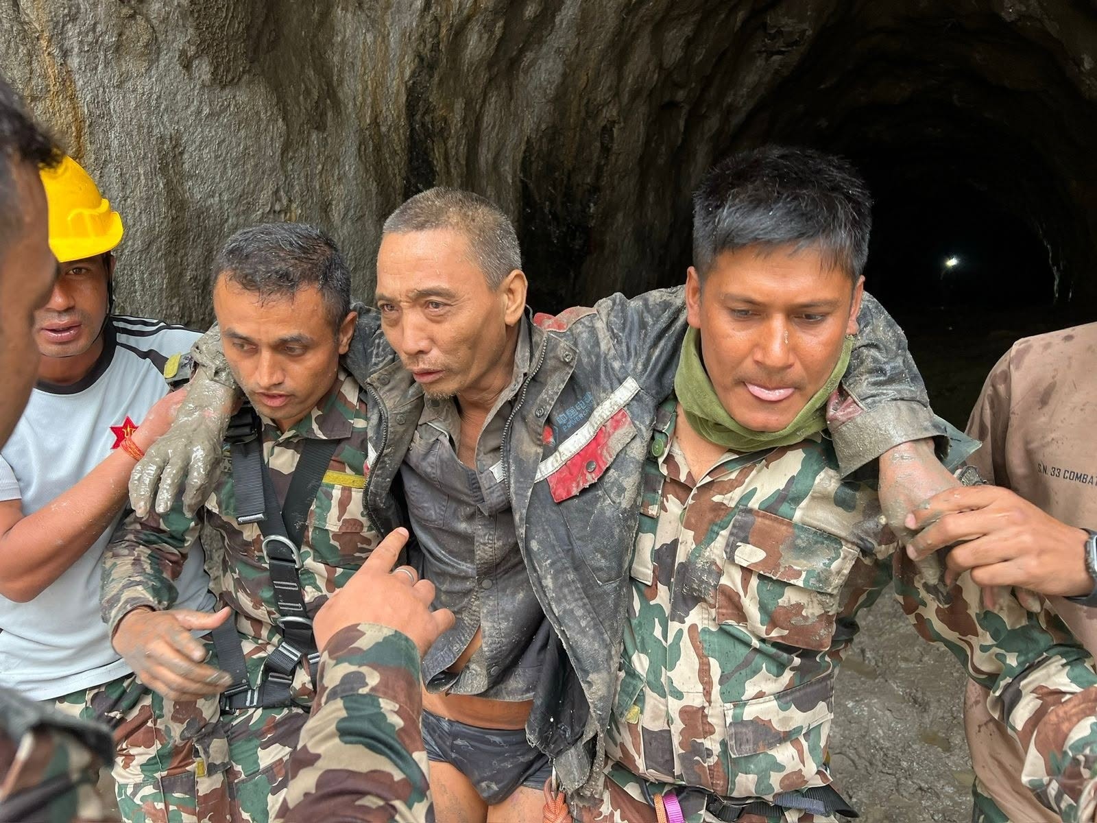 टनेलमा फसेका एक जना चिनियाँ नागरिकको उद्धार
