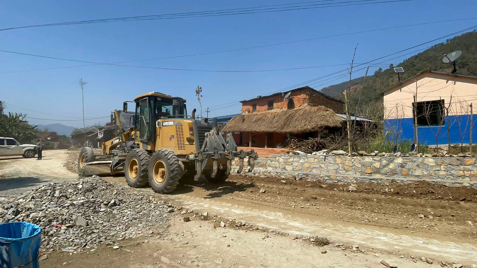 तनहुँका तीन ठूला सडक अलपत्र
