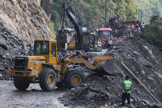 तुइन खोलामा जोखिमपूर्ण ढिस्को भत्काइँदै
