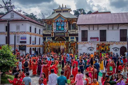 हरितालिका पर्व : पशुपति क्षेत्रमा बिहानैदेखि महिला व्रतालुको लाम