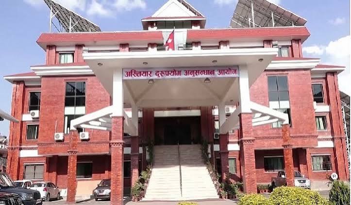 अख्तियारद्वारा आठ जनामाथि मुद्दा दायर