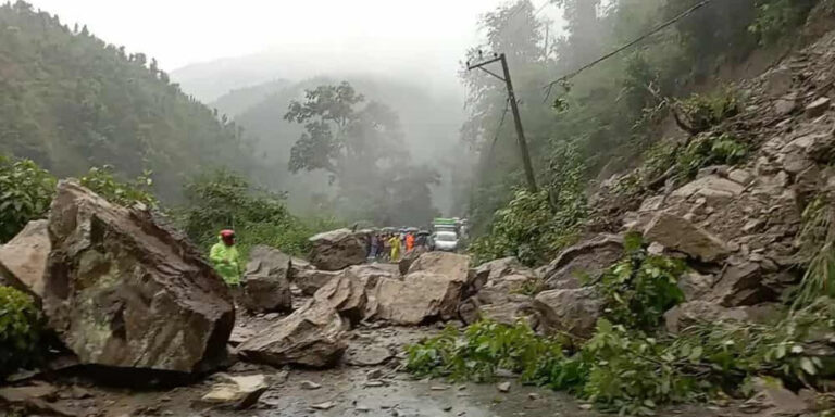 कर्णाली करिडोर : छारेभिरको पहिरो पन्छाउन सकस