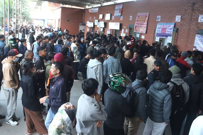 उपत्यका छाड्ने यात्रुको चाप उच्च