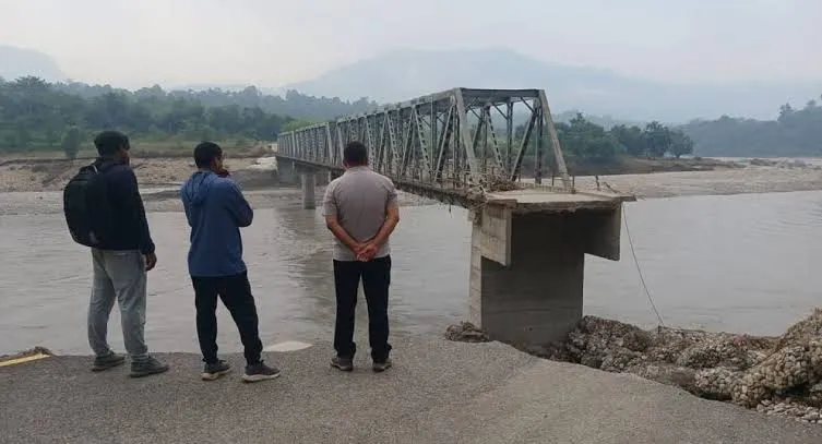 कालीगण्डकी पुलको तनहुँतर्फको पहुँँच सडक पुनर्निर्माण हुँदै